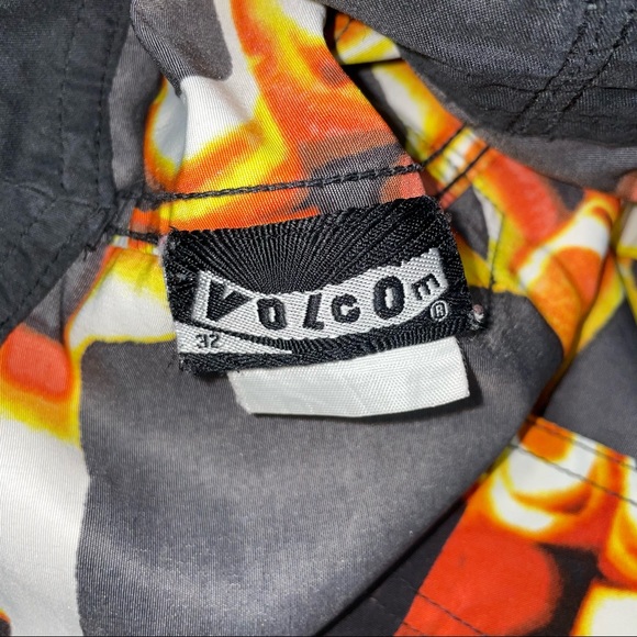 Volcom Mod Tech Black/Orange Distraction Print Short Size 32 - Picture 12 of 13